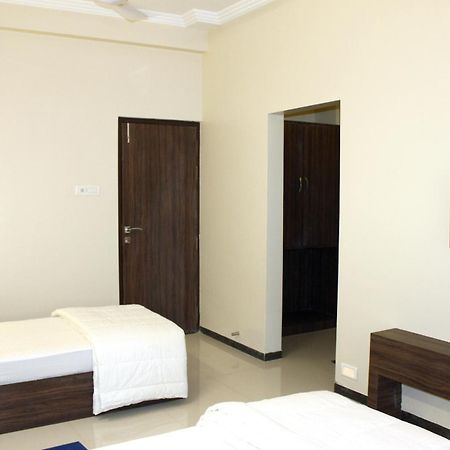 Oyo 4316 Hotel Sai Empire Shirdi Bagian luar foto