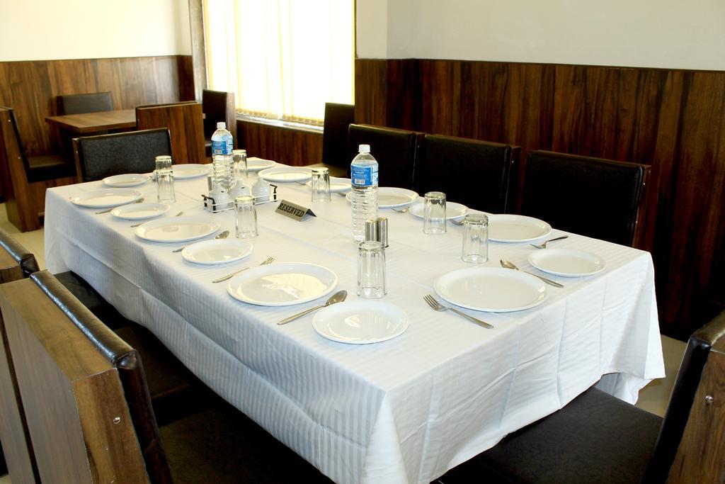 Oyo 4316 Hotel Sai Empire Shirdi Bagian luar foto