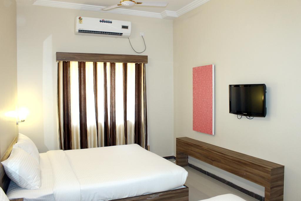 Oyo 4316 Hotel Sai Empire Shirdi Ruang foto