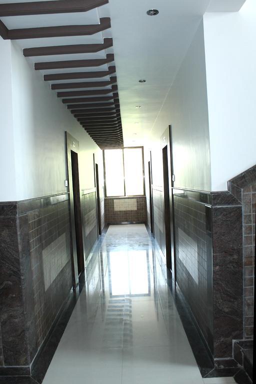 Oyo 4316 Hotel Sai Empire Shirdi Bagian luar foto