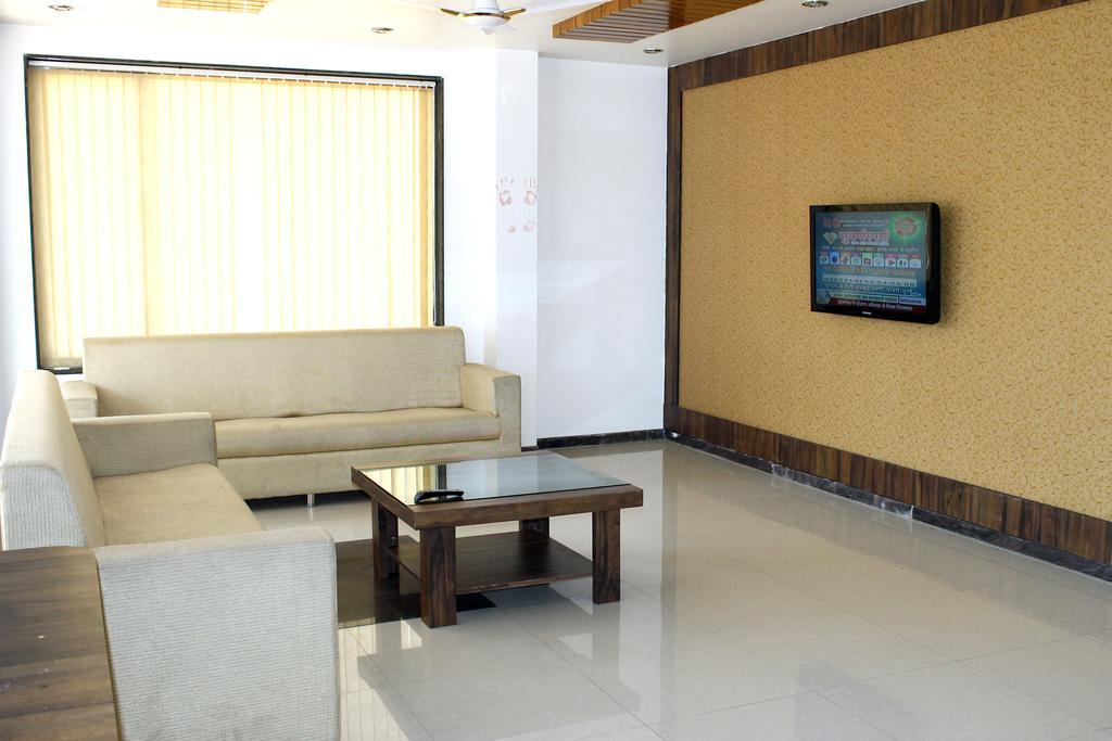 Oyo 4316 Hotel Sai Empire Shirdi Bagian luar foto