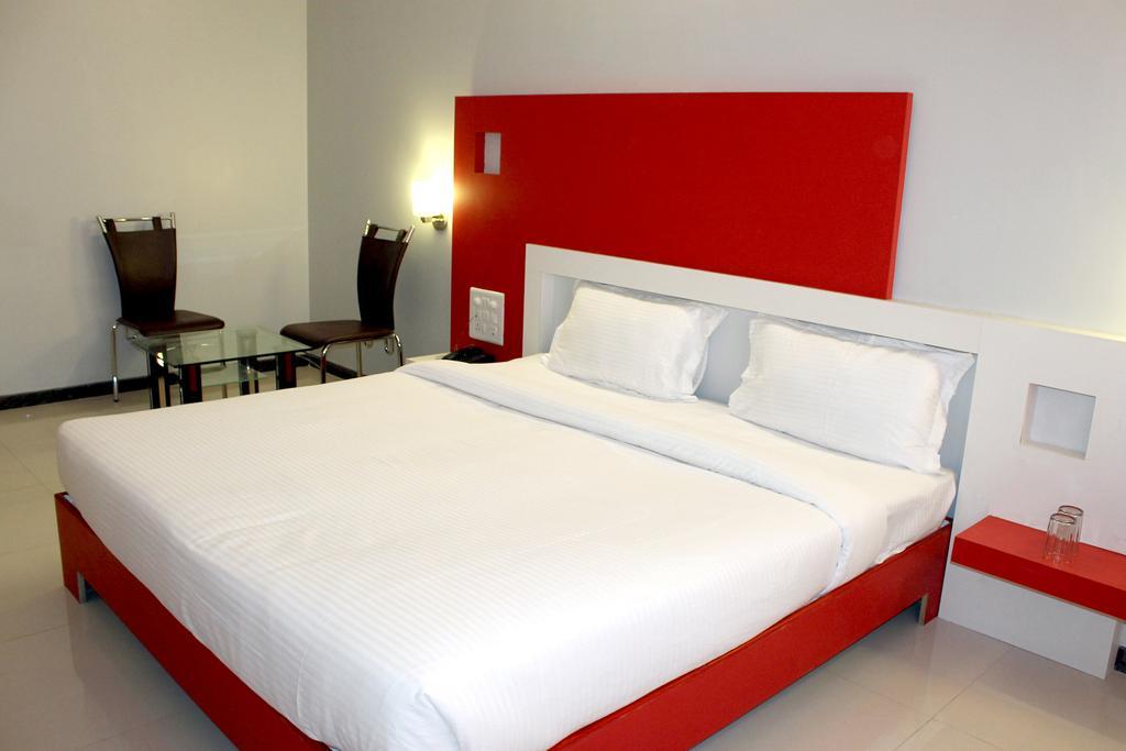 Oyo 4316 Hotel Sai Empire Shirdi Ruang foto