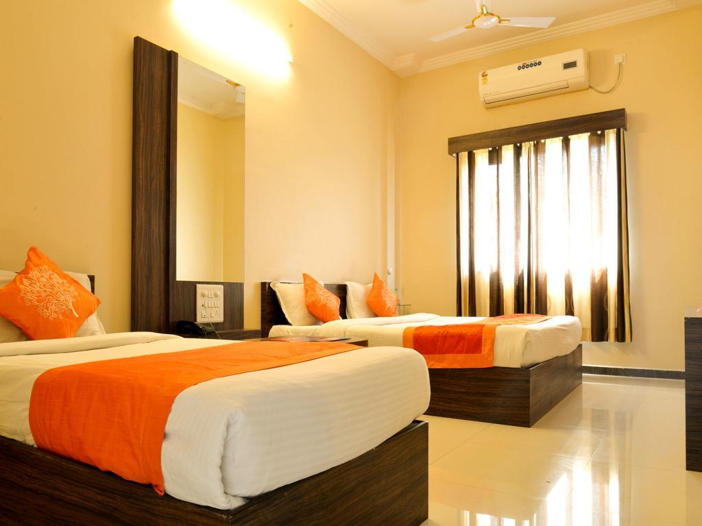 Oyo 4316 Hotel Sai Empire Shirdi Bagian luar foto